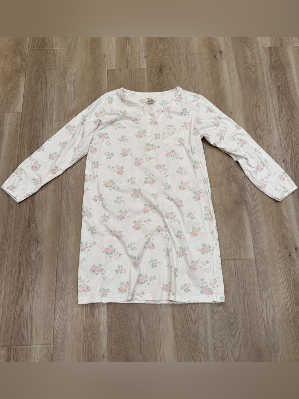 Sweetheart Style Retro Floral Long Sleeve Cotton Nightshirt in Soft White & Pink